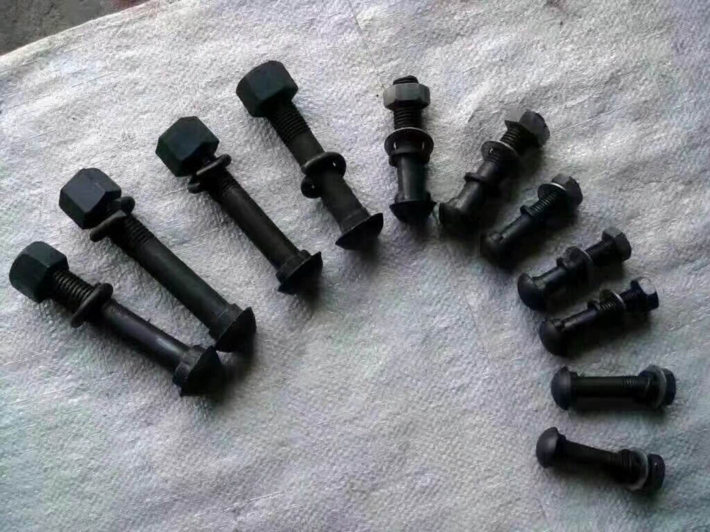 fishtail bolts